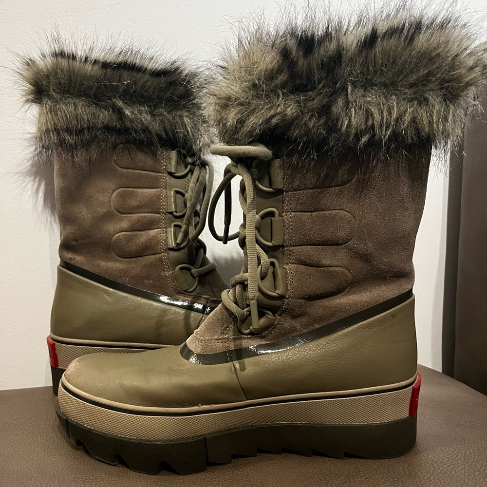 Joan of Arctic NEXT boot by Sorel in Sage
Please see pics - Offers considered!